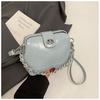 Bolso de concha de mano de alta gama para mujer, Nuevo bolso de hombro de moda retro y moderno de la primavera de 2026, Bolso casual de nicho para mujer