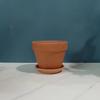 Macetas de terracota roja al por mayor de fábrica con platillos, macetas de arcilla absorbentes de agua y transpirables de varios tamaños para jardines y balcones.