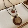 Nueva Cadena Larga de Suéter Retro China Collar de Pluma Zen para Mujer 2026 Nuevo Estilo Estilo Étnico Accesorios en Capas Otoño