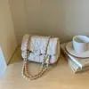 Bolso de patrón de rombos 2026 verano nuevo bolso vintage para mujer, popular bolso bandolera con cadena, elegante bolso pequeño cuadrado de color liso