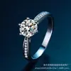 Anillo de Plata de Ley 925 Simple con Diamante Moissanita para Mujer Transfronterizo Transmisión en Vivo Lujo Ligero Moissanita Anillo Elegante Venta al por Mayor de Fábrica