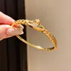 Pulseira de Zircônia Banhada a Ouro Real 18K com Pingentes de Saturno, Coração e Cruz, Pulseira de Luxo Leve de Alta Qualidade, Joia de Mão Estilo Palaciano para Mulheres