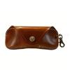 Estojo de Couro Costurado à Mão para Óculos Estojo Protetor para Óculos de Sol Resistente a Quedas Masculino Pendurado no Pescoço Bolsa de Armazenamento para Óculos de Sol Bolsa para Óculos