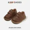 Sapatos de Couro para Bebê Menino 2025 Nova Coleção Primavera e Outono Sapatos para Meninos com Velcro Casuais Sola Macia Antiderrapante Sapatos para Bebês