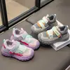 Novos Tênis de Malha com Velcro Estilo Pai para Crianças, Primavera 2026, para Meninos, Tênis de Malha Respirável para Esportes e Viagem, para Meninas Mais Velhas