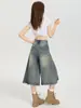 Shorts de mezclilla rotos estilo retro americano para mujer, estilo fino de verano, alta costura, adelgazantes, pantalones rectos holgados de pierna ancha de longitud media recortados