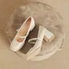 Zapatos para combinar con el cheongsam: Zapatos Mary Jane blancos de tacón alto para mujer, nuevo modelo 2026, de punta redonda, zapatos de vestir sencillos de nuevo estilo chino