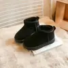 Botas de nieve para niños 2026 nuevo estilo de invierno, forradas de felpa y engrosadas, antideslizantes, de suela blanda, impermeables, para niñas y niños, botas de algodón de moda