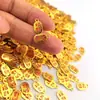 Colgante Pequeño de Personaje Brillante Color Oro Antiguo con Goteo de Aceite y Agujero para Accesorios de Manualidades Juguete Cultural Accesorios Venta al por Mayor