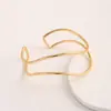 Pulseiras Europeias e Americanas Exageradas Assimétricas Estilo Europeu e Americano Pulseiras Douradas Onduladas com Abertura Ajustável Fabricante Atacado