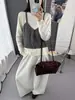 Otoño/Invierno 2026 Nuevo Conjunto de Dos Piezas Versátil Blanco con Suéter de Punto de Manga Larga de Cuello en V de un Solo Botón para Mujer