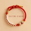 Pulsera Ajustable Hecha a Mano DIY de Hilo Rojo con Cuentas de Flor de Durazno y Lirio del Valle, Lista para Usar