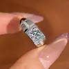 Anel de Prata de Lei S925 com Microincrustação de Oito Corações e Oito Flechas de Moissanita, Superfície Polida, Estilo Moderno e Simples, Joia de Noivado Masculina
