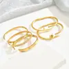 Juego de Cinco Piezas de Acero Inoxidable Chapado en Oro Modernos y Versátiles con Incrustaciones de Diamantes Pulsera Anillo de Boutique para Mujer Lujo Ligero Suministro al por Mayor