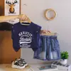 Conjunto de Colete de Moda de Verão para Meninos 2026 Novo Estilo de Verão Colete Sem Mangas com Letras Conjunto de Duas Peças Roupa da Moda para Bebês Meninos