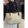 Bestseller transfronterizo: estilo casual, color block, bolsa tote de gran capacidad, bolso de hombro versátil y lindo con relieve para estudiantes