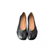 Versão em couro bovino~sapatilhas plissadas para mulheres, sapatilhas tabi com bico dividido, sapatos de porco de boca rasa, sapatos pequenos de couro sem cadarço