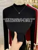 Camiseta básica de cuello medio para mujer, nuevo estilo de principios de otoño 2026, acanalada, corte ajustado, color liso, a la moda, se puede usar como capa interior o como top exterior