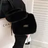 Bolso de Terciopelo Peludo Transfronterizo para Mujer en Otoño e Invierno, Versátil Bolso Cruzado Nuevo 2025 de Cadena Nicho, Bolso Cubo de Peluche tipo Satchel