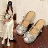 Mules cerradas de estilo francés con lazo de pedrería para mujer, nuevo modelo de verano 2026, zapatos de vestir versátiles de punta cuadrada