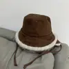 Sombrero de pescador de gamuza estilo coreano para otoño e invierno, versátil, hace que la cara se vea más pequeña, con ala de felpa y colores contrastantes, protección para los oídos de felpa, a prueba de viento y nieve