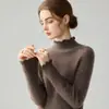 Camisa base de tricô com gola alta e acabamento franzido para outono e inverno, suéter de manga longa, macio e amigável à pele, top interno elegante para mulheres