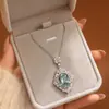 Collar de Diseño de Lujo Ligero Europeo y Americano de Nicho de Gama Alta con Colgante de Circonita Microincrustada, Cadena de Clavícula Minimalista de Moda y Versátil al por Mayor