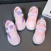 Tenis de piel para niña, nueva colección primavera/otoño 2025, zapatos casuales para estudiantes de primaria, zapatos para niños, suela suave, zapatillas deportivas antideslizantes