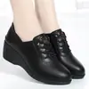 Zapatos para mamá, estilo coreano, color liso, cómodos, suela simple, tacón de cuña, nueva colección de otoño 2026, para mujeres de mediana edad y mayores, corte bajo, punta redonda, zapatos de mujer