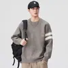 Suéter Masculino Gola Redonda Estilo Americano Outono 2026 Novo Duas Listras Color Block Solto Versátil Casual Malha Masculina