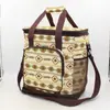 Procesamiento y Personalización de Bolsas de Almuerzo de Poliéster Estampadas de Exportación, Bolsas Térmicas de Gran Capacidad para Llevar, Bolsas de Hielo para Bebidas Frías de un Solo Hombro