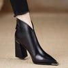 Botas de Bico Fino Estilo Francês para Mulheres 2025 Outono e Inverno Nova Moda Salto Grosso Botas Slim Forradas com Lã Botas Curtas Populares