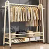 Cabide simples e autônomo para quartos, um cabide de roupas móvel e espessado adequado para apartamentos alugados, um cabide de roupas leve e estiloso