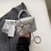 Bolso plateado para mujer, nueva moda 2024, con bordado de diamantes, pequeño bolso cuadrado de hombro, mini bolso bandolera con cadena.