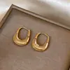 Arete para Bolsa con Textura Plegada en Forma de U Chapado en Oro Real de 18 Quilates Arete de Lujo Ligero Toque de Alta Gama Fondos de Arete de Moda Versátil de Nicho