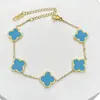 Pulsera de acero de titanio chapada en oro de 18k, de cuatro hojas, lisa, de moda, de venta caliente, con nácar de doble cara, fábrica de joyería de alta gama para mujer