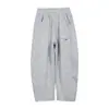 Calça de Fleece Larga com Desenhos para Meninos Outono e Inverno 2025 Novo Estilo Roupas de Inverno para Crianças Grandes Calças Retas com Fleece Integrado Atacado Tendência