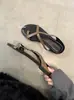 Sandalias con Tira Cruzada y Punta Flip-Toe para Mujer Verano 2025 Nuevo Estilo Coreano Sandalias Planas Suaves con Tira de una Línea Chanclas