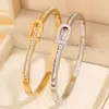Pulsera de acero de titanio para niñas de alta calidad, moda, estilo de lujo ligero, para parejas, fila curva grabada LOVE, pulsera de una fila de acero inoxidable con diamantes