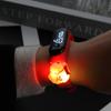 Pulsera LED luminosa y colorida con forma de muñeca de dibujos animados, ideal para estudiantes de primaria (modelo 2025). Reloj electrónico luminoso e impermeable.