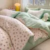 Juego floral de cuatro piezas de seersucker de algodón lavado de doble capa, ropa de cama femenina para dormitorio y uso doméstico durante la temporada de regreso a clases