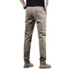 Pantalones Casuales Ajustados Hong Kong Primavera y Otoño 2026 para Hombre Rectos Ajustados Elásticos Versátiles Caqui Pantalones Largos para Hombre