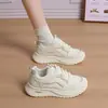 La tendencia más candente del otoño: zapatillas con suela gruesa, estilo universitario para mujer, zapatos deportivos y casuales versátiles y a la moda, zapatillas blancas ligeras y transpirables para mujer