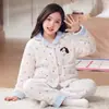 Nuevos pijamas de otoño e invierno para niñas, con un cárdigan de forro polar coral de manga larga, un lindo diseño de dibujos animados, y que brindan calidez y comodidad para usar en casa, también adecuados para usar al aire libre