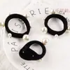 Celebridade da internet 6 elásticos de cabelo com pérolas alta elasticidade linha plana Corda Black Tie elástico de borracha sem costura Joias por atacado de 2 yuans