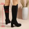 Botas altas de tacón grueso para mujer, color negro, para exportación, con acabado de gamuza, cremallera lateral y punta redonda; una bota de mujer de talla grande para ventas transfronterizas
