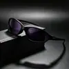 Gafas de sol deportivas para ciclismo al aire libre, marco negro, marco estrecho único, bloqueadoras de sol, adelgazantes, versátiles, gafas de sol para hombre en stock