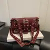 2026 Bolso de Hombro Cruzado Bajo el Brazo Baguette para Mujer, Color Sólido, Diseño Único para Motocicleta, Decorado con Remaches de Textura, Nuevo y de Moda