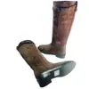 Guangzhou Calidad Elegante Otoño e Invierno Piel de Vaca Punta Redonda Retro Tacón Bajo Hebilla de Cinturón Botas Altas de Jinete Botas Botas para Mujer
