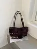 Outono/Inverno 2026 Novo Estilo Coreano Retrô Nicho Cadarço Ombro Único Bolsa de Axila Feminina Versátil Bolsa de Mão para o Dia a Dia Bolsa Tote